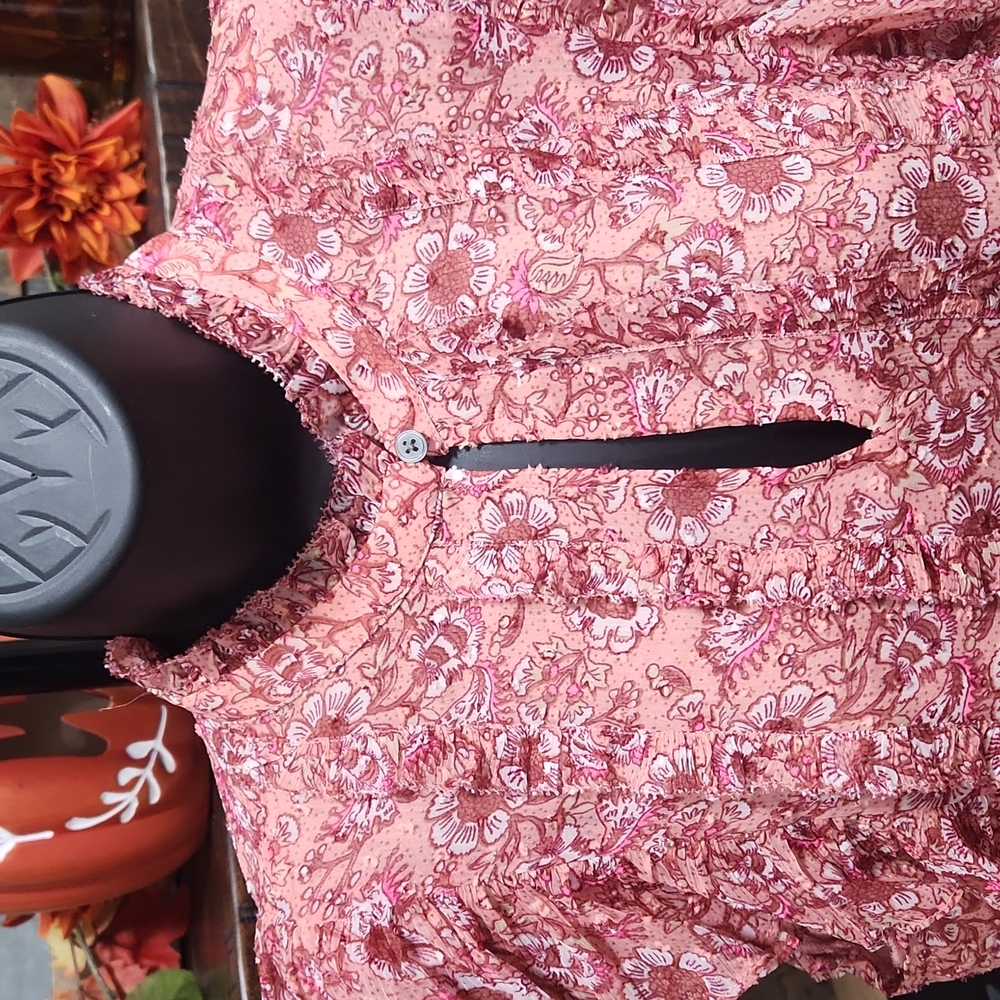 Loft floral clip Ruffle shell - Picture 2 of 12